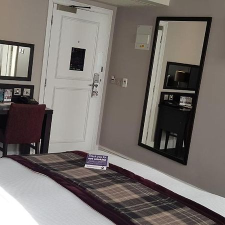 Hotel The Bath Arms Wetherspoon à Warminster Extérieur photo