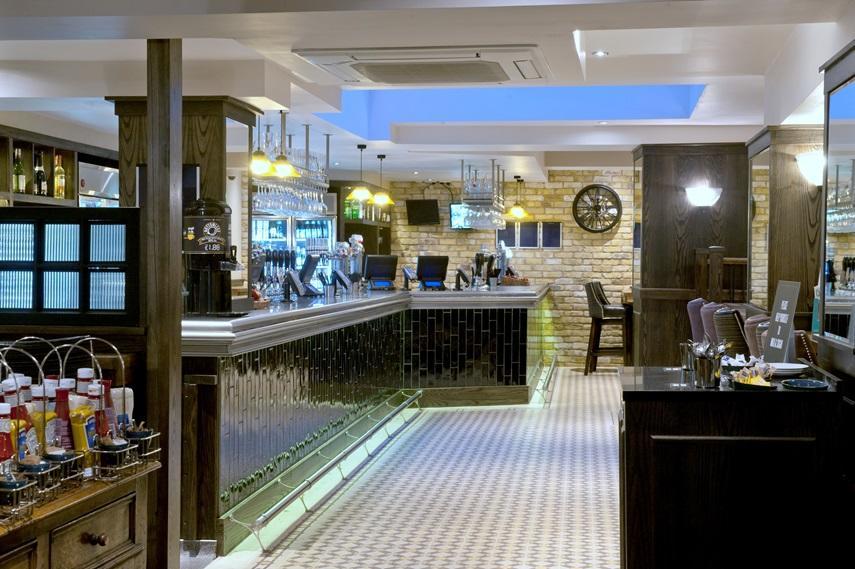 Hotel The Bath Arms Wetherspoon à Warminster Extérieur photo