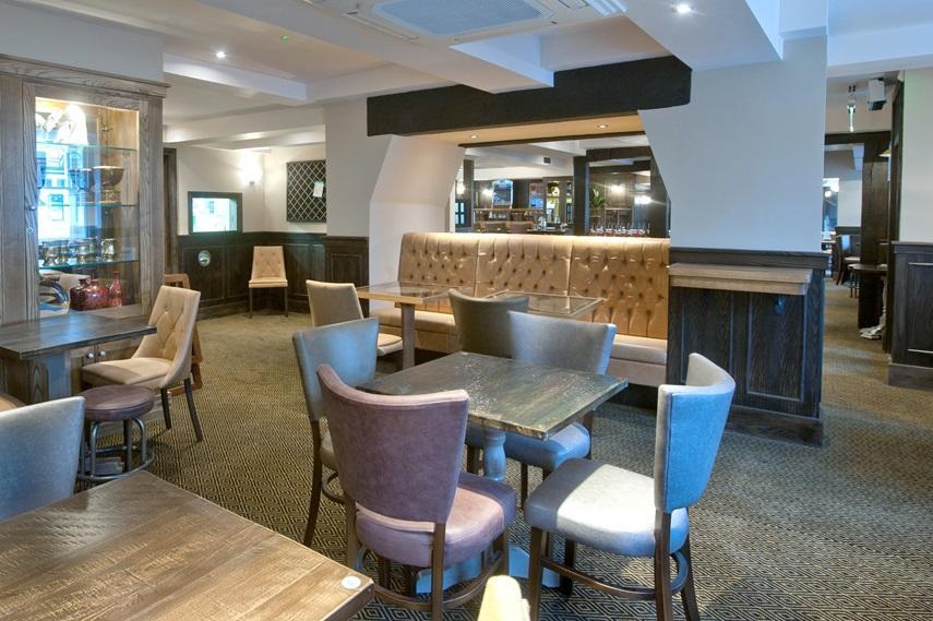 Hotel The Bath Arms Wetherspoon à Warminster Extérieur photo