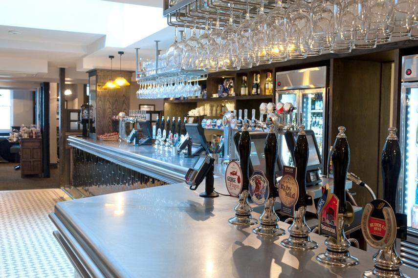 Hotel The Bath Arms Wetherspoon à Warminster Extérieur photo