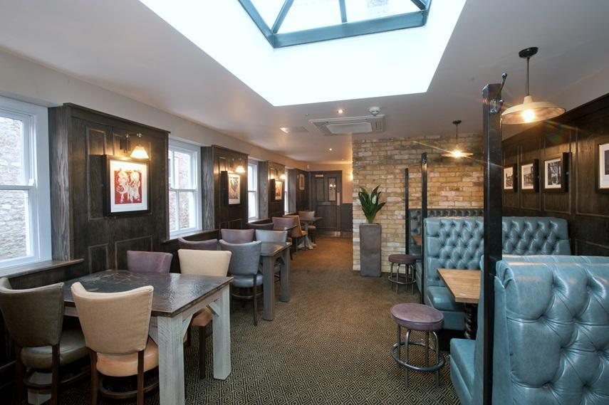 Hotel The Bath Arms Wetherspoon à Warminster Extérieur photo