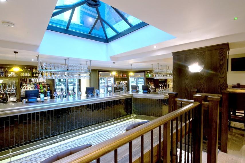 Hotel The Bath Arms Wetherspoon à Warminster Extérieur photo