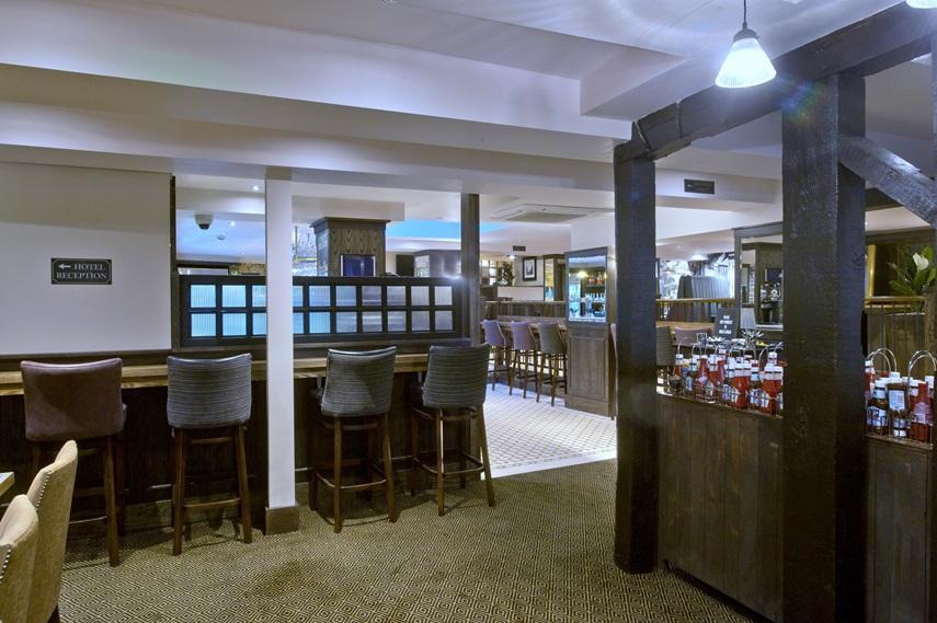 Hotel The Bath Arms Wetherspoon à Warminster Extérieur photo