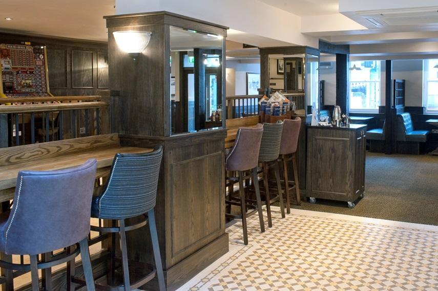 Hotel The Bath Arms Wetherspoon à Warminster Extérieur photo