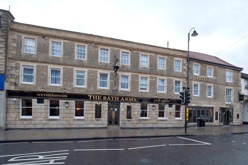 Hotel The Bath Arms Wetherspoon à Warminster Extérieur photo
