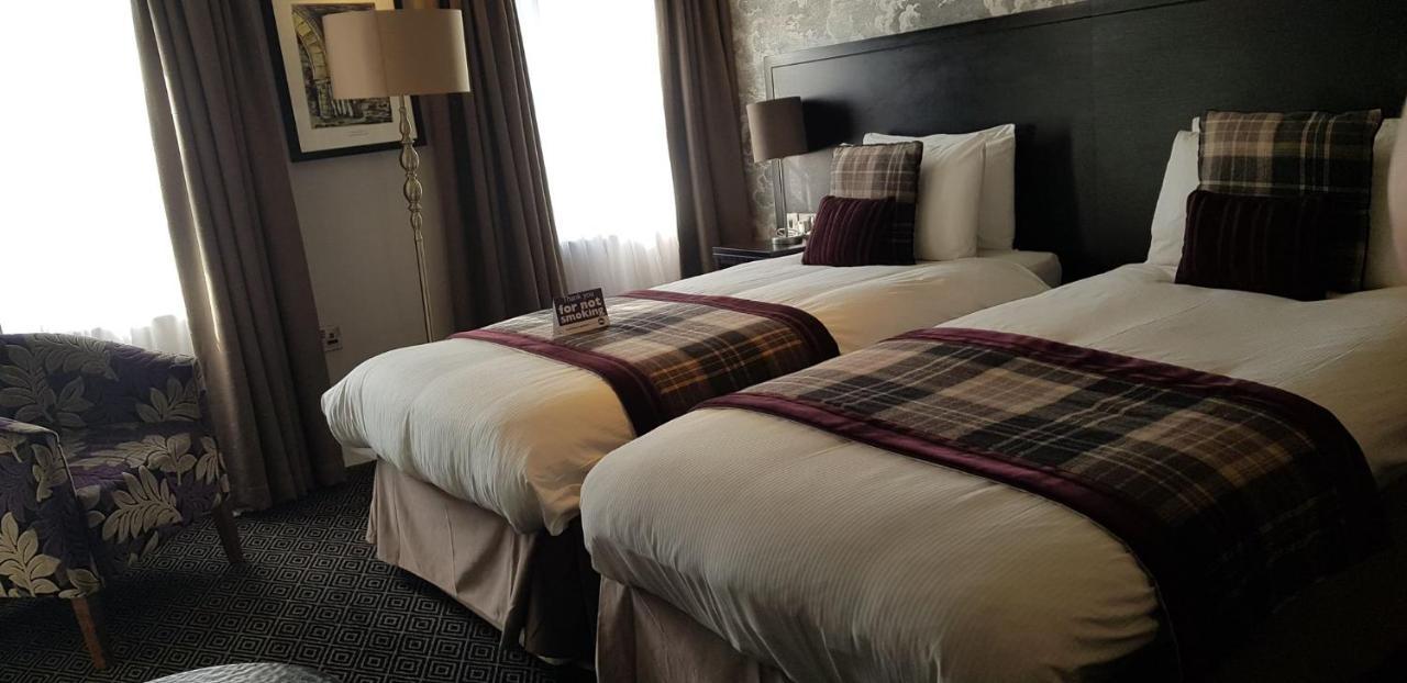 Hotel The Bath Arms Wetherspoon à Warminster Extérieur photo