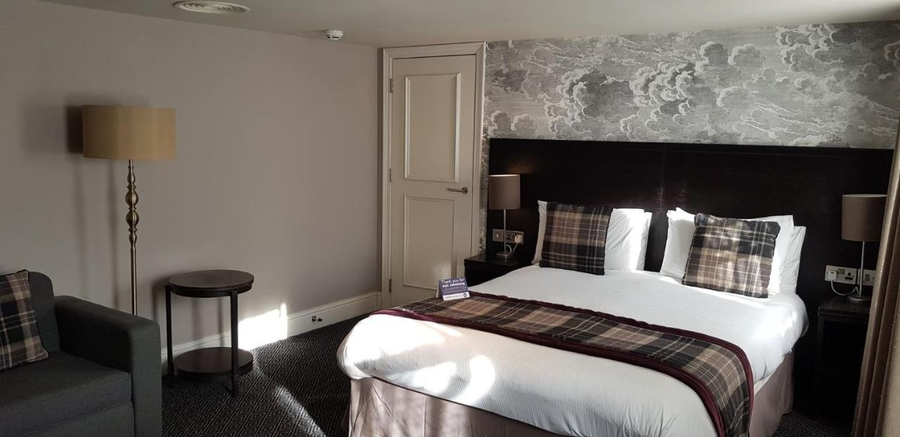 Hotel The Bath Arms Wetherspoon à Warminster Extérieur photo