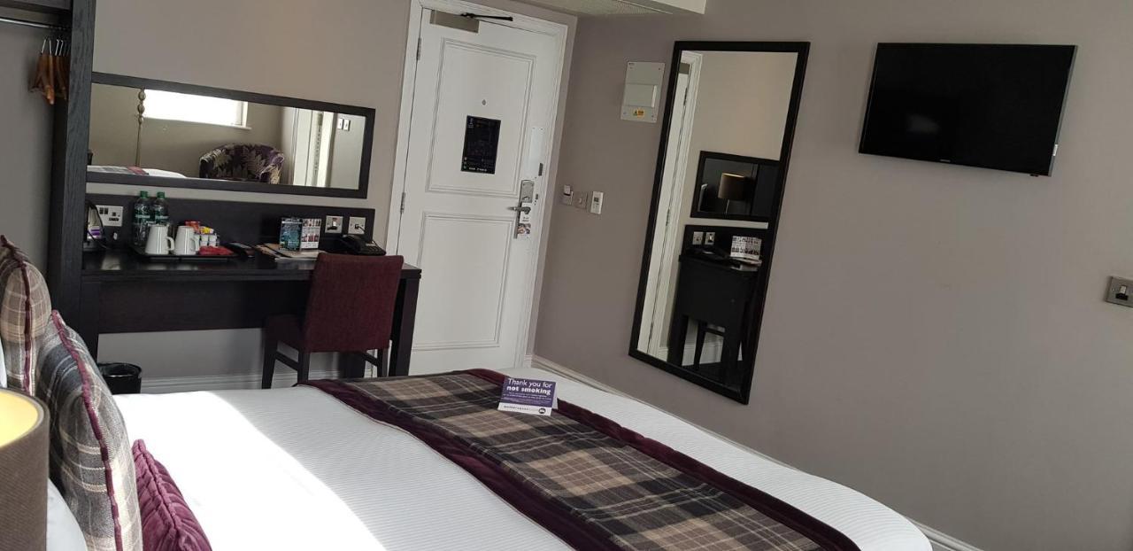Hotel The Bath Arms Wetherspoon à Warminster Extérieur photo