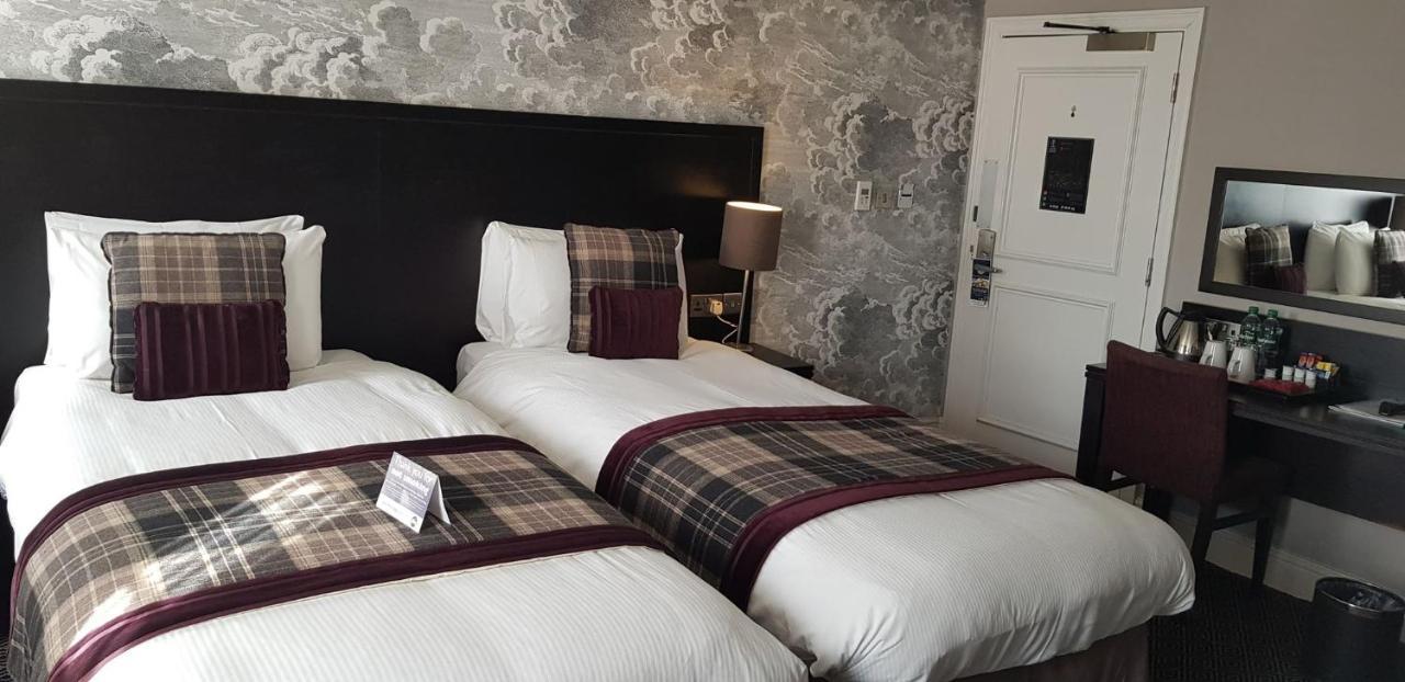 Hotel The Bath Arms Wetherspoon à Warminster Extérieur photo
