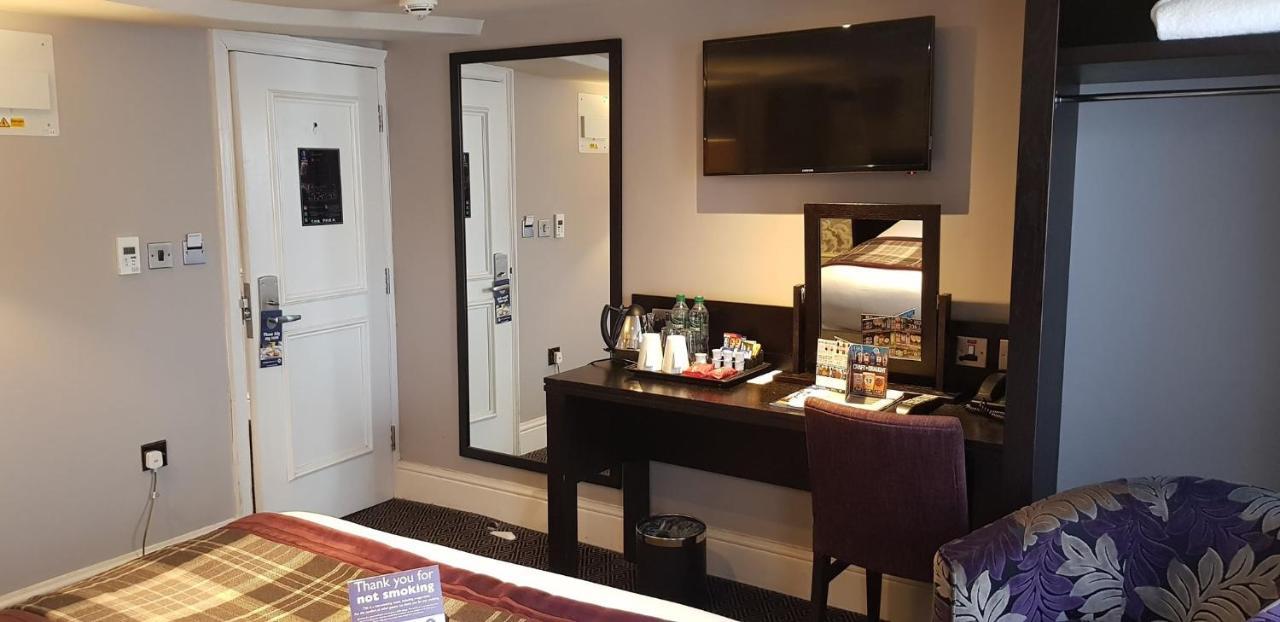 Hotel The Bath Arms Wetherspoon à Warminster Extérieur photo
