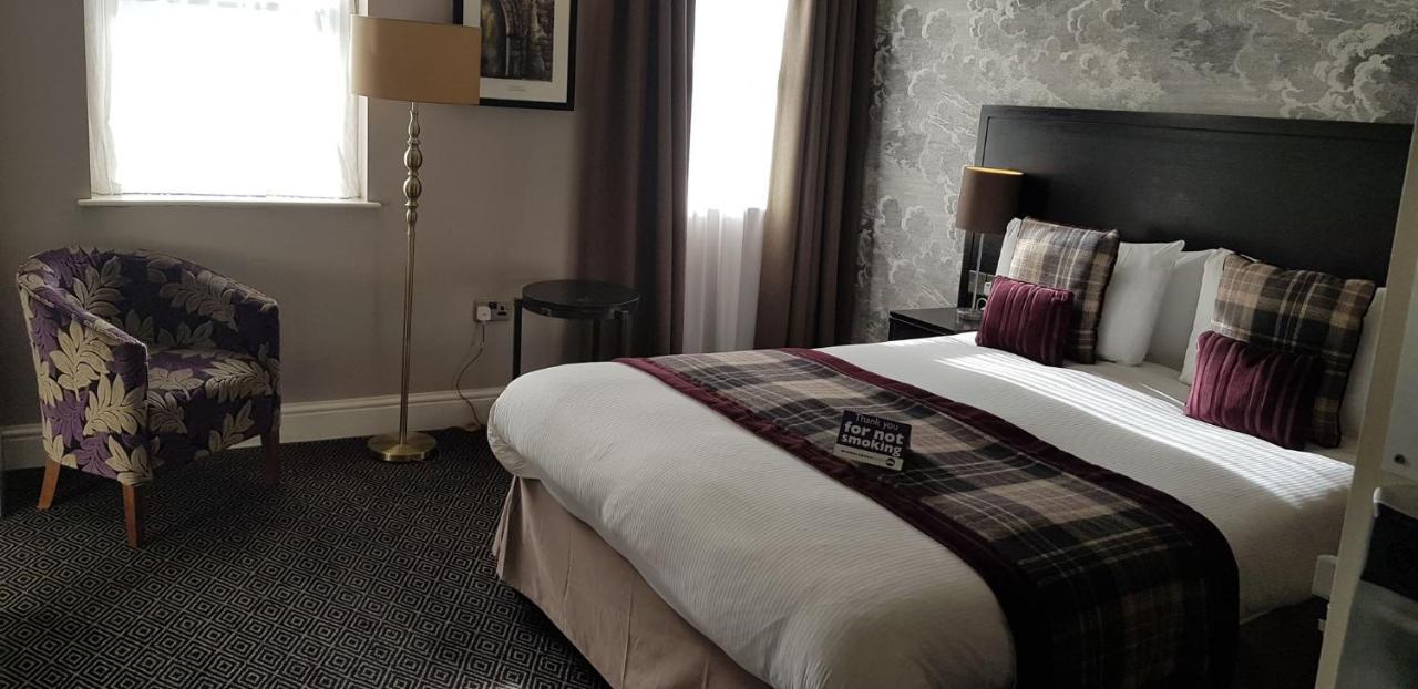 Hotel The Bath Arms Wetherspoon à Warminster Extérieur photo